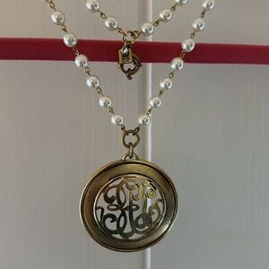 John Wind gold tone and pearl necklace 18”